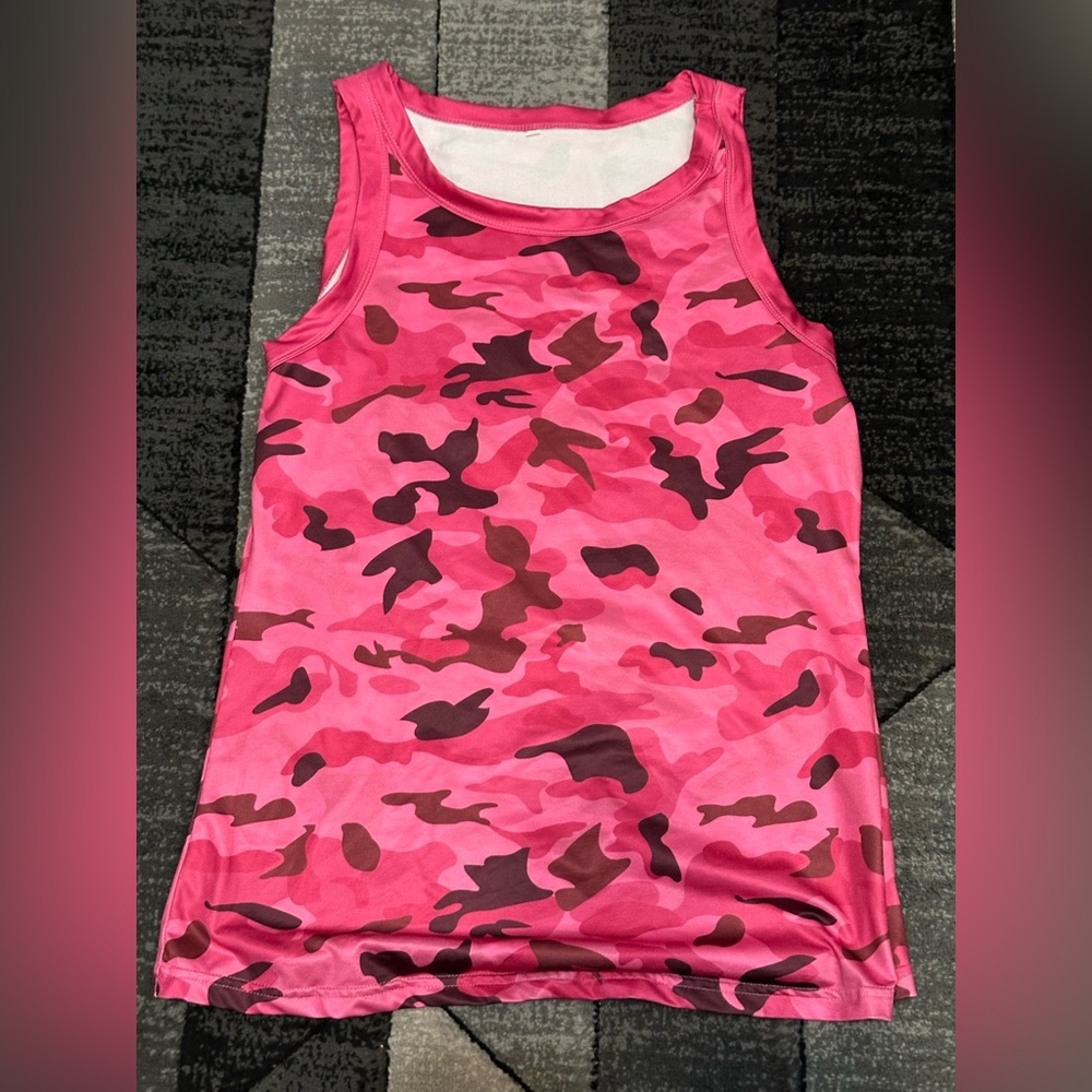 Women’s new without tags size medium Pink Camouflage Tank Top